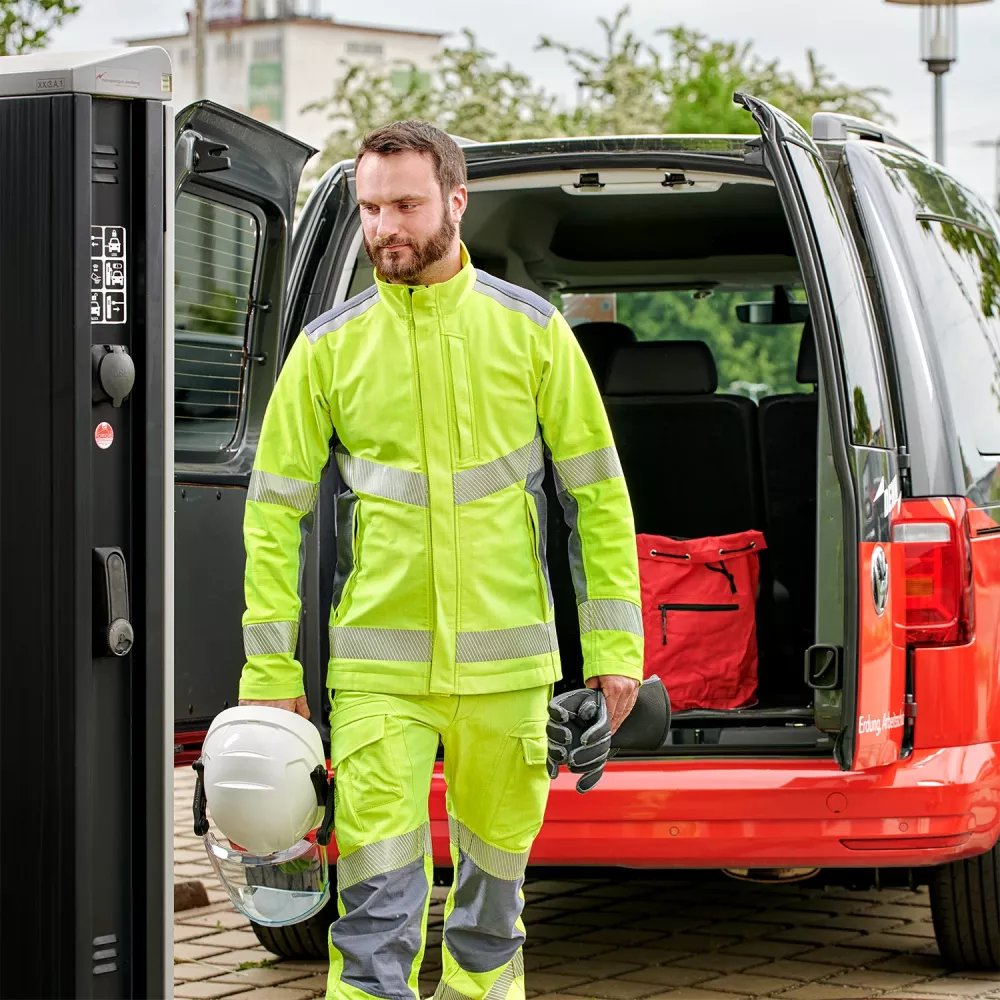 Safe working on charging stations with DEHN equipment