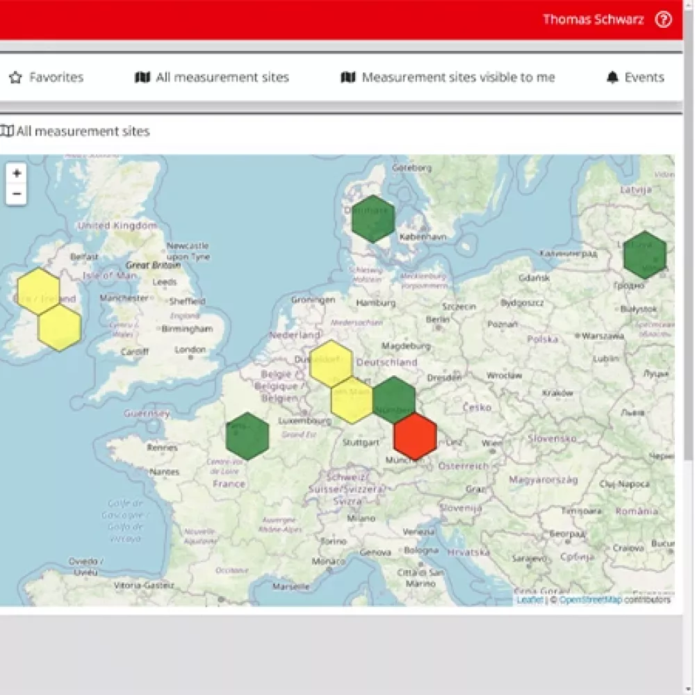 Dashboard with site list and a Europe map showing color-coded measurement locations in green, yellow and red.